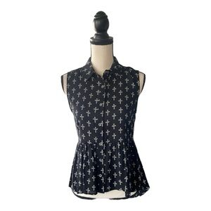 ♥️Forever 21♥️ Black and white sleeveless, high low button-down size (small)